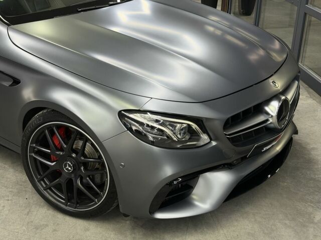 Серый Мерседес Е-Класс, объемом двигателя 4 л и пробегом 83 тыс. км за 61500 $, фото 1 на Automoto.ua