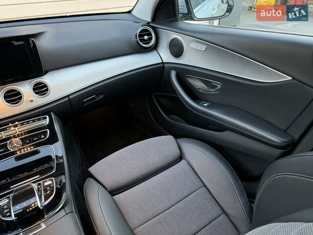 Серый Мерседес Е-Класс, объемом двигателя 2 л и пробегом 189 тыс. км за 21500 $, фото 30 на Automoto.ua