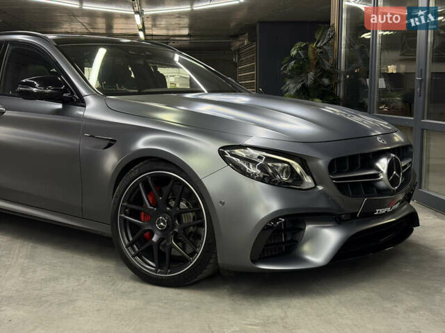 Серый Мерседес Е-Класс, объемом двигателя 4 л и пробегом 83 тыс. км за 61500 $, фото 3 на Automoto.ua