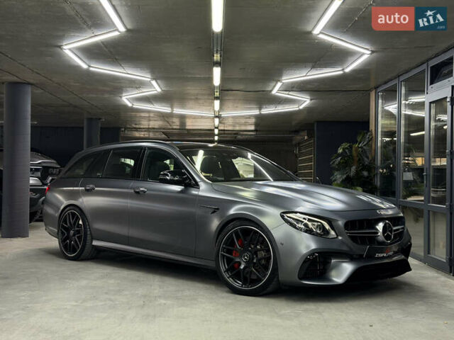 Серый Мерседес Е-Класс, объемом двигателя 4 л и пробегом 83 тыс. км за 61500 $, фото 1 на Automoto.ua