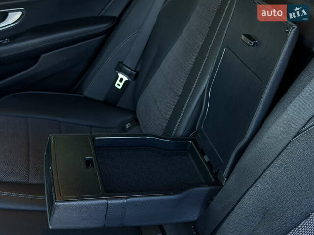 Сірий Мерседес Е-Клас, об'ємом двигуна 1.95 л та пробігом 215 тис. км за 25990 $, фото 130 на Automoto.ua