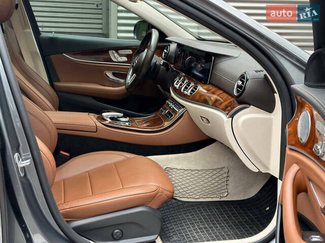 Мерседес Е-Клас 2018 у Києві на Automoto.ua Сірий Мерседес Е-Клас, об'ємом двигуна 3 л та пробігом 40 тис. км за 32700 $, фото 21 на Automoto.ua