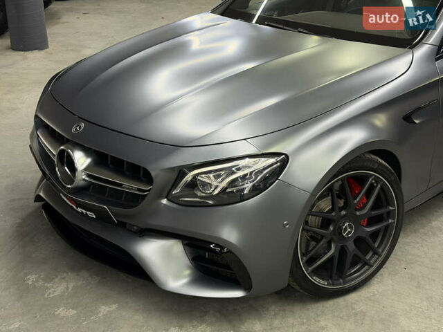 Серый Мерседес Е-Класс, объемом двигателя 4 л и пробегом 83 тыс. км за 61500 $, фото 6 на Automoto.ua