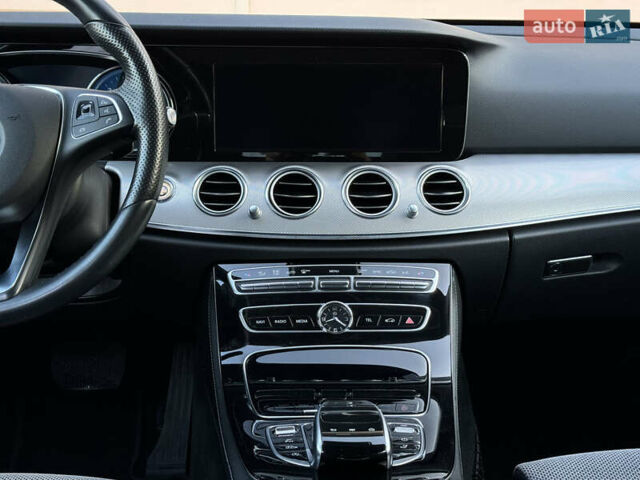 Серый Мерседес Е-Класс, объемом двигателя 2 л и пробегом 189 тыс. км за 21500 $, фото 32 на Automoto.ua