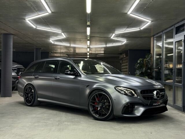 Серый Мерседес Е-Класс, объемом двигателя 4 л и пробегом 83 тыс. км за 61500 $, фото 2 на Automoto.ua