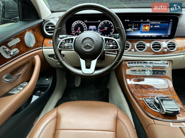 Мерседес Е-Клас 2018 у Києві на Automoto.ua Сірий Мерседес Е-Клас, об'ємом двигуна 3 л та пробігом 40 тис. км за 32700 $, фото 22 на Automoto.ua