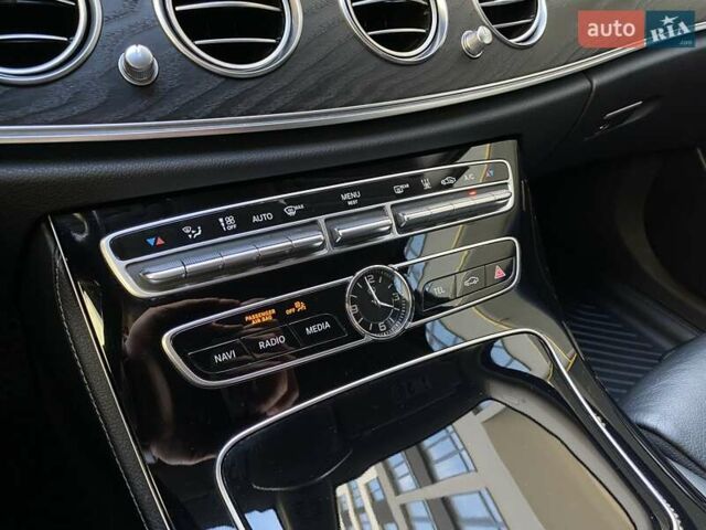 Серый Мерседес Е-Класс, объемом двигателя 1.95 л и пробегом 397 тыс. км за 23499 $, фото 62 на Automoto.ua
