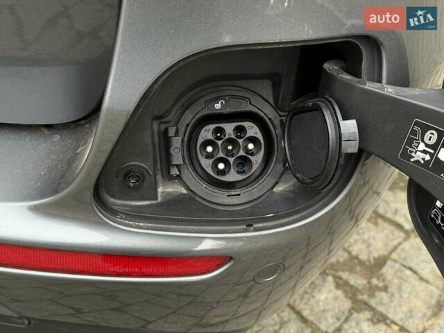 Сірий Мерседес Е-Клас, об'ємом двигуна 1.95 л та пробігом 22 тис. км за 41200 $, фото 17 на Automoto.ua