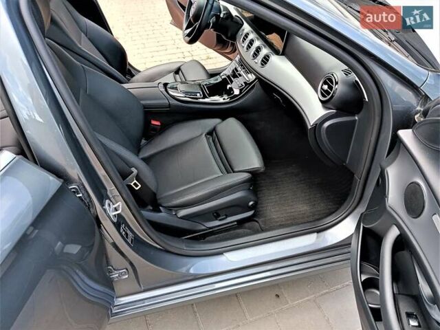 Серый Мерседес Е-Класс, объемом двигателя 1.95 л и пробегом 255 тыс. км за 28800 $, фото 4 на Automoto.ua