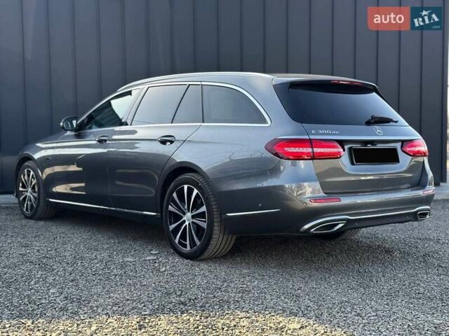 Сірий Мерседес Е-Клас, об'ємом двигуна 2 л та пробігом 178 тис. км за 39000 $, фото 4 на Automoto.ua