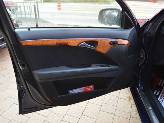 Синий Мерседес Е-Класс, объемом двигателя 0 л и пробегом 300 тыс. км за 9300 $, фото 8 на Automoto.ua