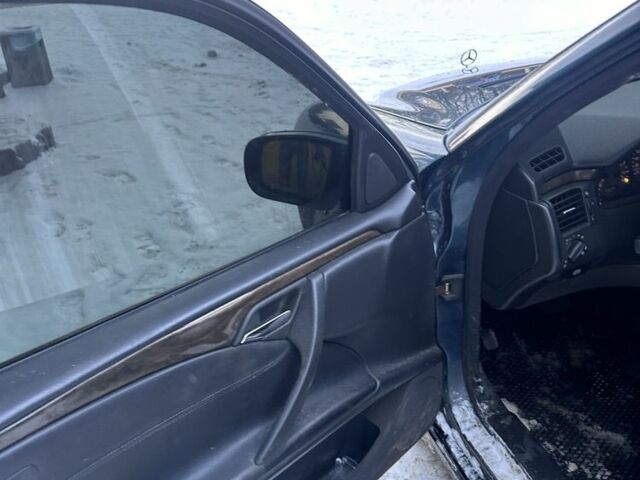 Синій Мерседес Е-Клас, об'ємом двигуна 3.2 л та пробігом 300 тис. км за 3000 $, фото 5 на Automoto.ua