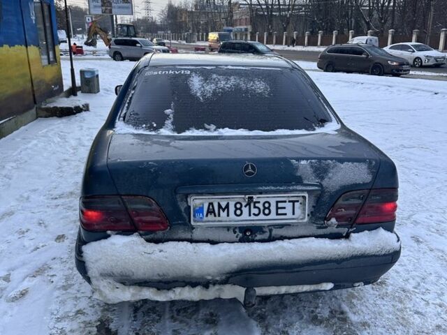 Синій Мерседес Е-Клас, об'ємом двигуна 3.2 л та пробігом 300 тис. км за 3000 $, фото 3 на Automoto.ua
