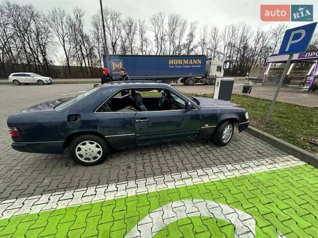 Синий Мерседес Е-Класс, объемом двигателя 2 л и пробегом 270 тыс. км за 2500 $, фото 1 на Automoto.ua