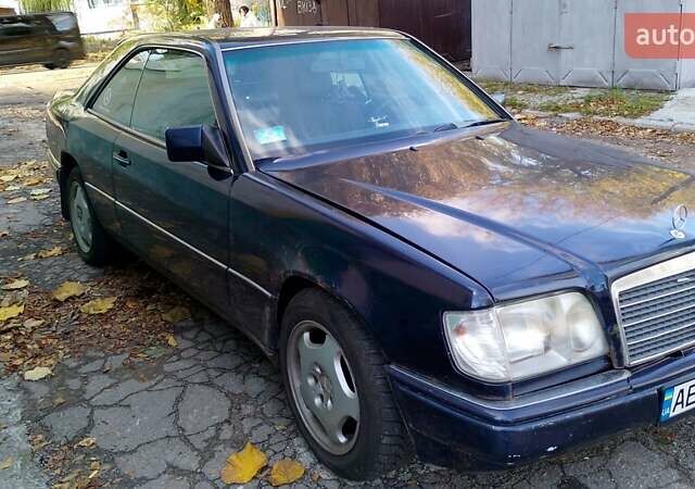 Синий Мерседес Е-Класс, объемом двигателя 2 л и пробегом 260 тыс. км за 3500 $, фото 5 на Automoto.ua