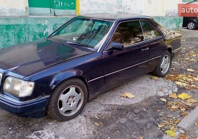 Синий Мерседес Е-Класс, объемом двигателя 2 л и пробегом 260 тыс. км за 3500 $, фото 4 на Automoto.ua