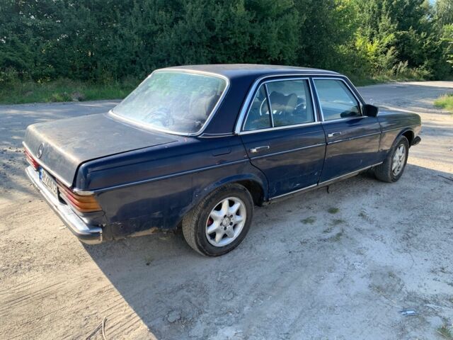 Синий Мерседес Е-Класс, объемом двигателя 2 л и пробегом 299 тыс. км за 700 $, фото 3 на Automoto.ua