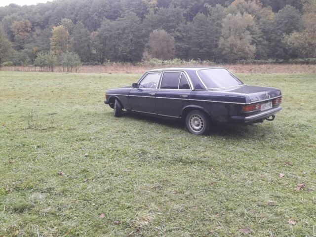 Синий Мерседес Е-Класс, объемом двигателя 2 л и пробегом 407 тыс. км за 1000 $, фото 4 на Automoto.ua