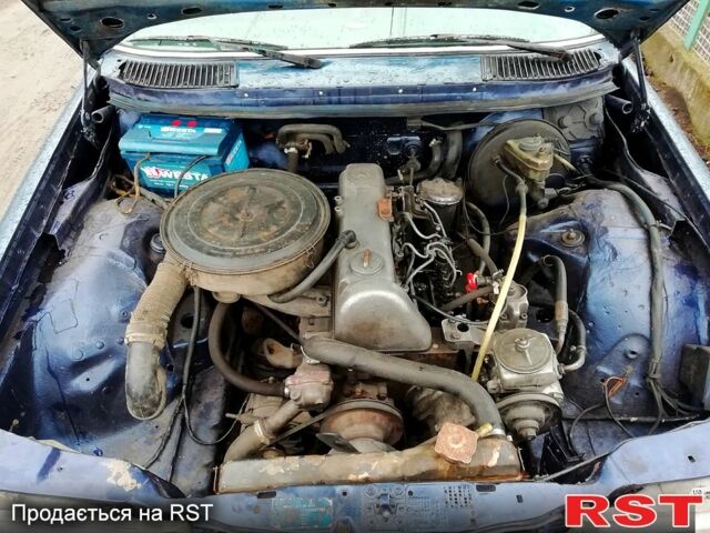 Синій Мерседес Е-Клас, об'ємом двигуна 2 л та пробігом 289 тис. км за 1300 $, фото 4 на Automoto.ua