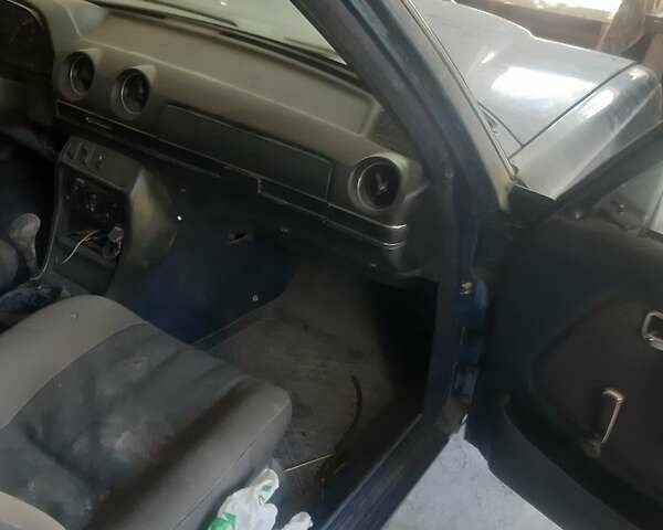 Синий Мерседес Е-Класс, объемом двигателя 2.3 л и пробегом 150 тыс. км за 2650 $, фото 1 на Automoto.ua