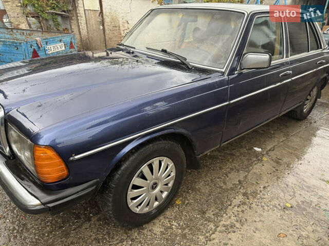 Мерседес Е-Класс 1982 в Кропивницком (Кировограде) на Automoto.ua Синий Мерседес Е-Класс, объемом двигателя 3 л и пробегом 287 тыс. км за 1500 $, фото 1 на Automoto.ua