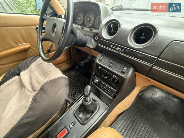 Мерседес Е-Класс 1982 в Кропивницком (Кировограде) на Automoto.ua Синий Мерседес Е-Класс, объемом двигателя 3 л и пробегом 287 тыс. км за 1500 $, фото 15 на Automoto.ua