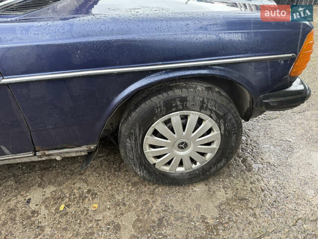 Мерседес Е-Класс 1982 в Кропивницком (Кировограде) на Automoto.ua Синий Мерседес Е-Класс, объемом двигателя 3 л и пробегом 287 тыс. км за 1500 $, фото 5 на Automoto.ua