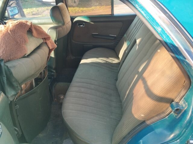 Синій Мерседес Е-Клас, об'ємом двигуна 2.4 л та пробігом 300 тис. км за 1200 $, фото 5 на Automoto.ua