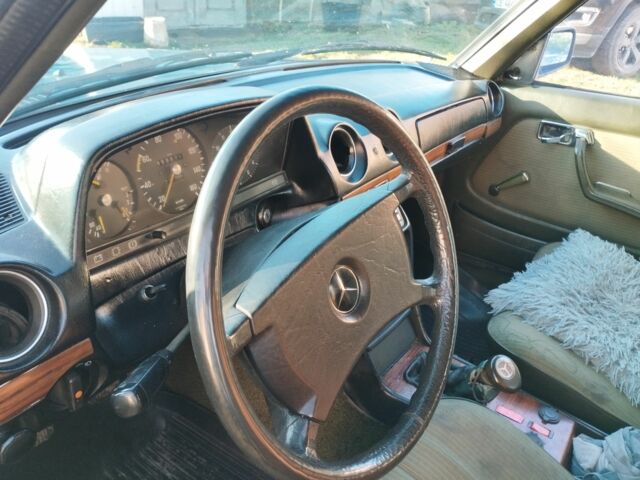 Синій Мерседес Е-Клас, об'ємом двигуна 2.4 л та пробігом 300 тис. км за 1200 $, фото 6 на Automoto.ua