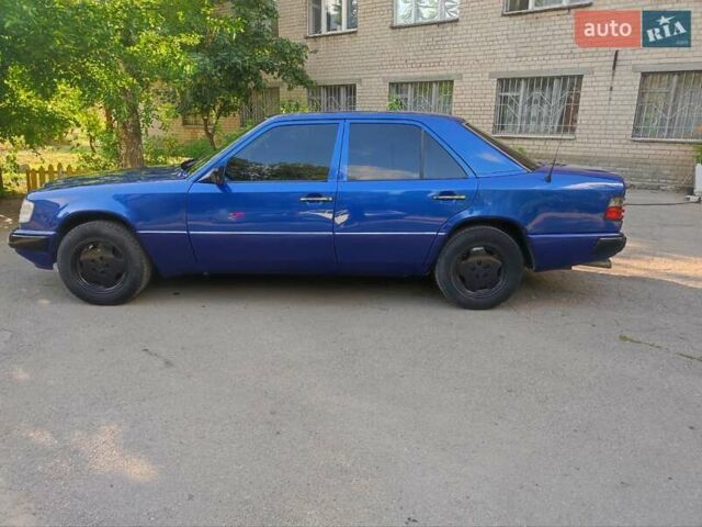 Синій Мерседес Е-Клас, об'ємом двигуна 2.3 л та пробігом 300 тис. км за 3300 $, фото 6 на Automoto.ua