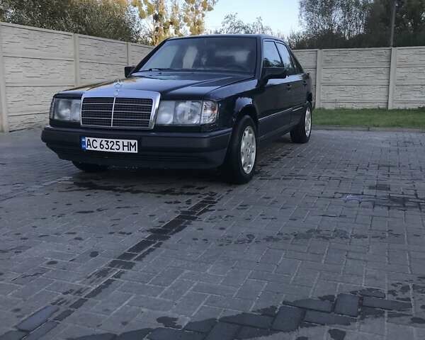 Синий Мерседес Е-Класс, объемом двигателя 2 л и пробегом 540 тыс. км за 2000 $, фото 2 на Automoto.ua