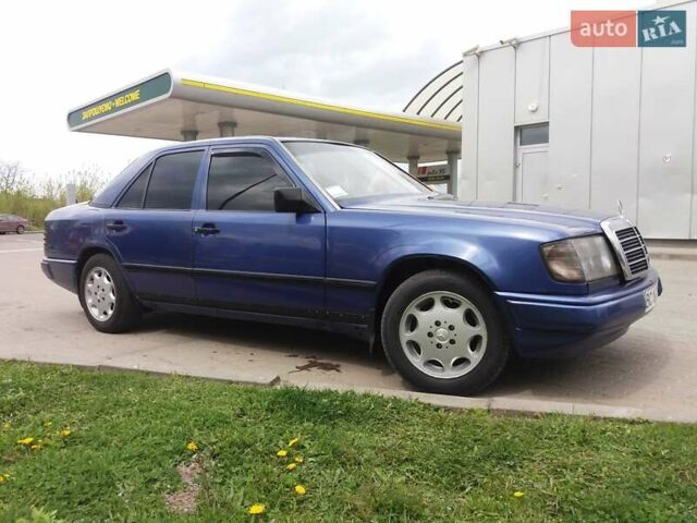 Синий Мерседес Е-Класс, объемом двигателя 2 л и пробегом 355 тыс. км за 3100 $, фото 1 на Automoto.ua