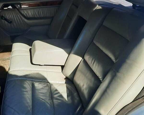 Синій Мерседес Е-Клас, об'ємом двигуна 2 л та пробігом 300 тис. км за 1600 $, фото 12 на Automoto.ua