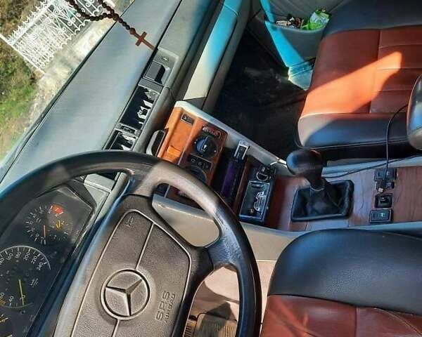 Синій Мерседес Е-Клас, об'ємом двигуна 2 л та пробігом 300 тис. км за 1600 $, фото 9 на Automoto.ua