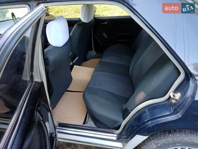 Синій Мерседес Е-Клас, об'ємом двигуна 3.2 л та пробігом 270 тис. км за 2500 $, фото 18 на Automoto.ua