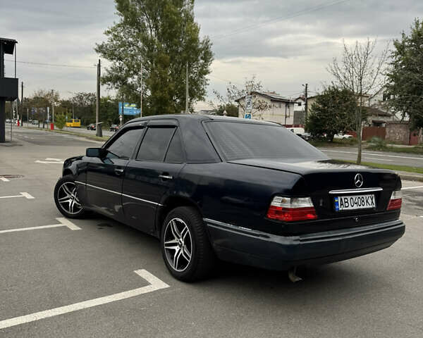 Синій Мерседес Е-Клас, об'ємом двигуна 2.3 л та пробігом 370 тис. км за 2900 $, фото 4 на Automoto.ua