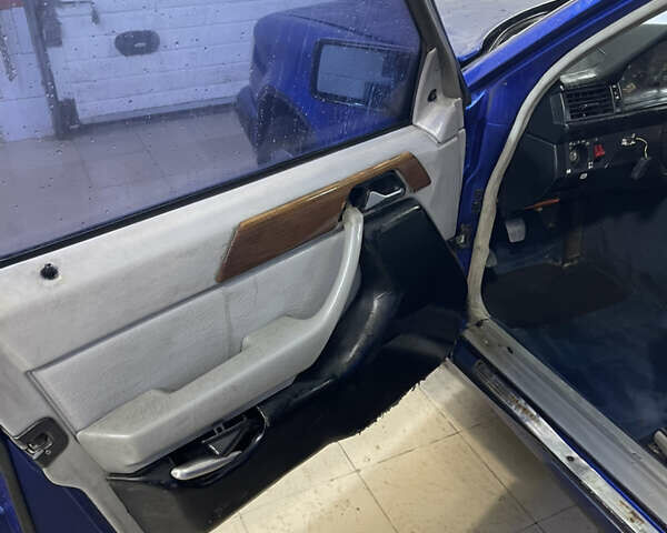 Синий Мерседес Е-Класс, объемом двигателя 2.5 л и пробегом 100 тыс. км за 1100 $, фото 4 на Automoto.ua