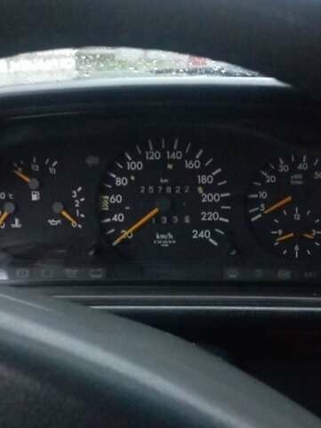 Синий Мерседес Е-Класс, объемом двигателя 2.55 л и пробегом 255 тыс. км за 2500 $, фото 8 на Automoto.ua