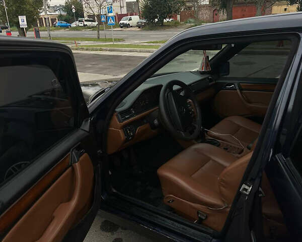 Синій Мерседес Е-Клас, об'ємом двигуна 2.3 л та пробігом 370 тис. км за 2900 $, фото 8 на Automoto.ua