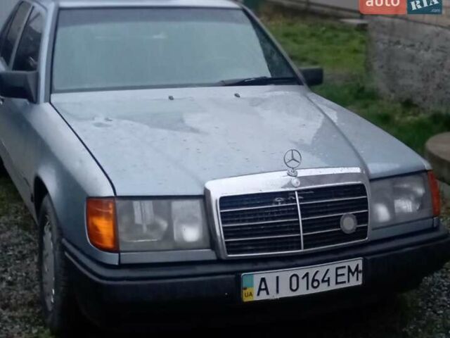 Синий Мерседес Е-Класс, объемом двигателя 2.55 л и пробегом 255 тыс. км за 2500 $, фото 2 на Automoto.ua