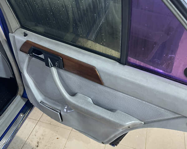 Синий Мерседес Е-Класс, объемом двигателя 2.5 л и пробегом 100 тыс. км за 1100 $, фото 12 на Automoto.ua