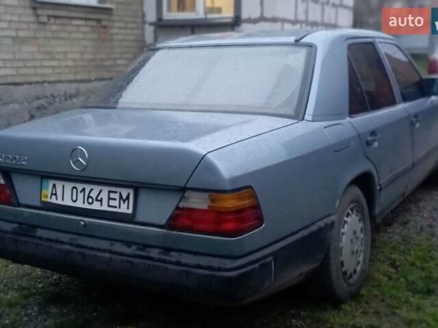 Синий Мерседес Е-Класс, объемом двигателя 2.55 л и пробегом 255 тыс. км за 2500 $, фото 1 на Automoto.ua