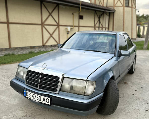 Синій Мерседес Е-Клас, об'ємом двигуна 2.3 л та пробігом 246 тис. км за 3800 $, фото 1 на Automoto.ua