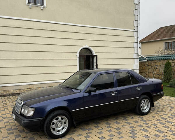 Синий Мерседес Е-Класс, объемом двигателя 2 л и пробегом 390 тыс. км за 1950 $, фото 18 на Automoto.ua