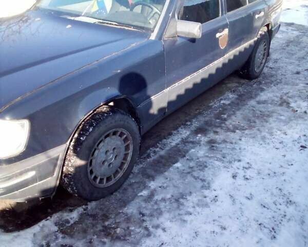 Синий Мерседес Е-Класс, объемом двигателя 0 л и пробегом 200 тыс. км за 1700 $, фото 5 на Automoto.ua