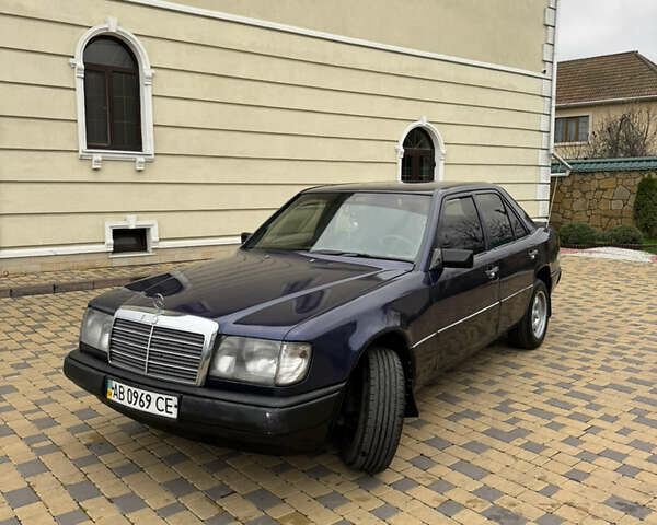 Синий Мерседес Е-Класс, объемом двигателя 2 л и пробегом 390 тыс. км за 1950 $, фото 11 на Automoto.ua