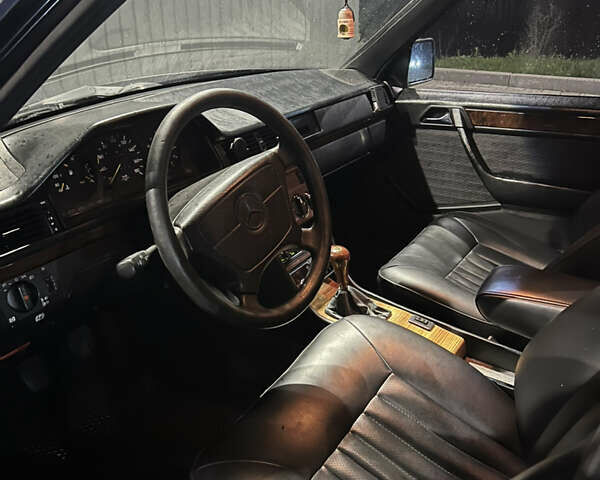 Синий Мерседес Е-Класс, объемом двигателя 2 л и пробегом 376 тыс. км за 3000 $, фото 8 на Automoto.ua