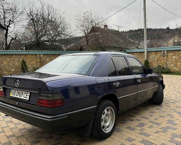 Синий Мерседес Е-Класс, объемом двигателя 2 л и пробегом 390 тыс. км за 1950 $, фото 1 на Automoto.ua