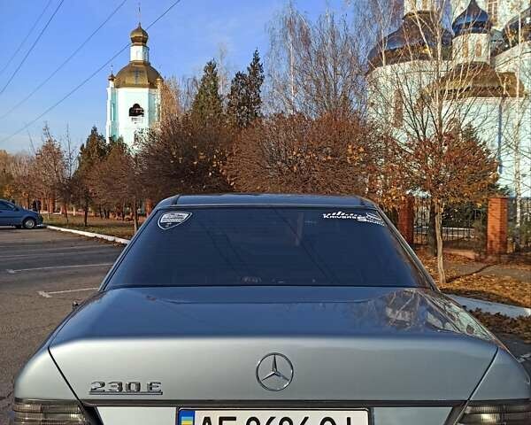 Синій Мерседес Е-Клас, об'ємом двигуна 2.3 л та пробігом 450 тис. км за 3000 $, фото 11 на Automoto.ua