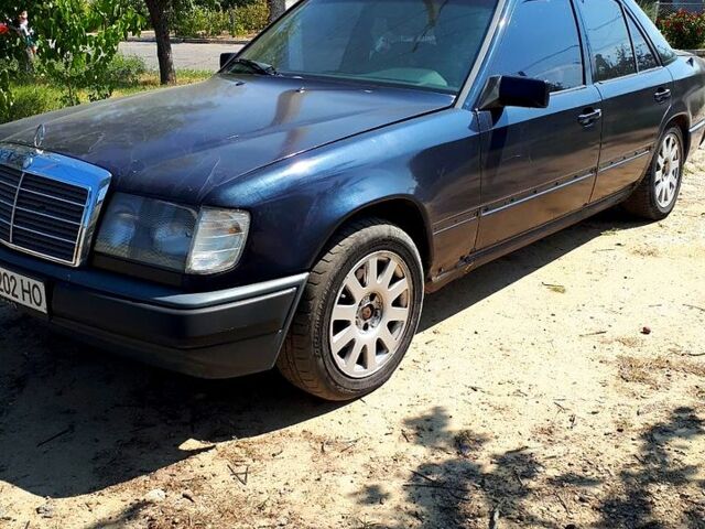 Синій Мерседес Е-Клас, об'ємом двигуна 2 л та пробігом 0 тис. км за 1500 $, фото 3 на Automoto.ua